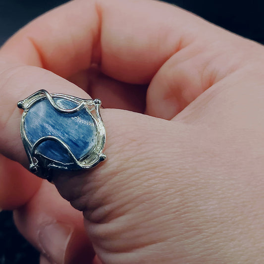 ***IMPERFECTION DISCOUNT*** Blue Kyanite Ring in Sterling Silver (US SIZE 8)