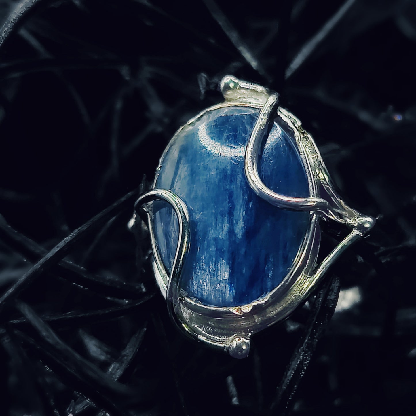 ***IMPERFECTION DISCOUNT*** Blue Kyanite Ring in Sterling Silver (US SIZE 8)